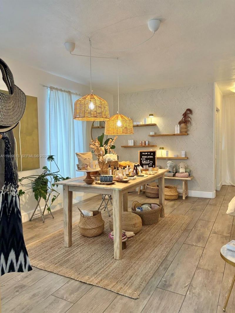 555 NE 70th St, Miami, FL 33138 Photo