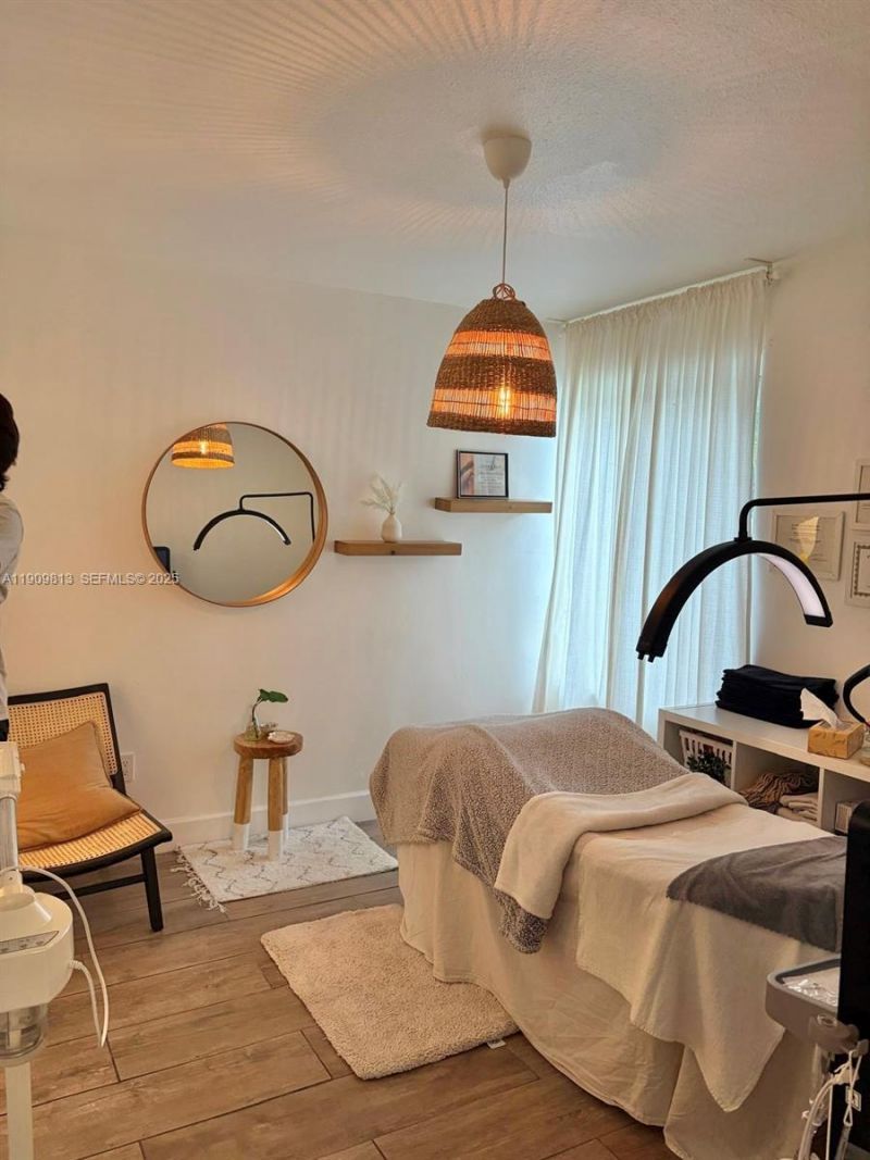 555 NE 70th St, Miami, FL 33138 Photo