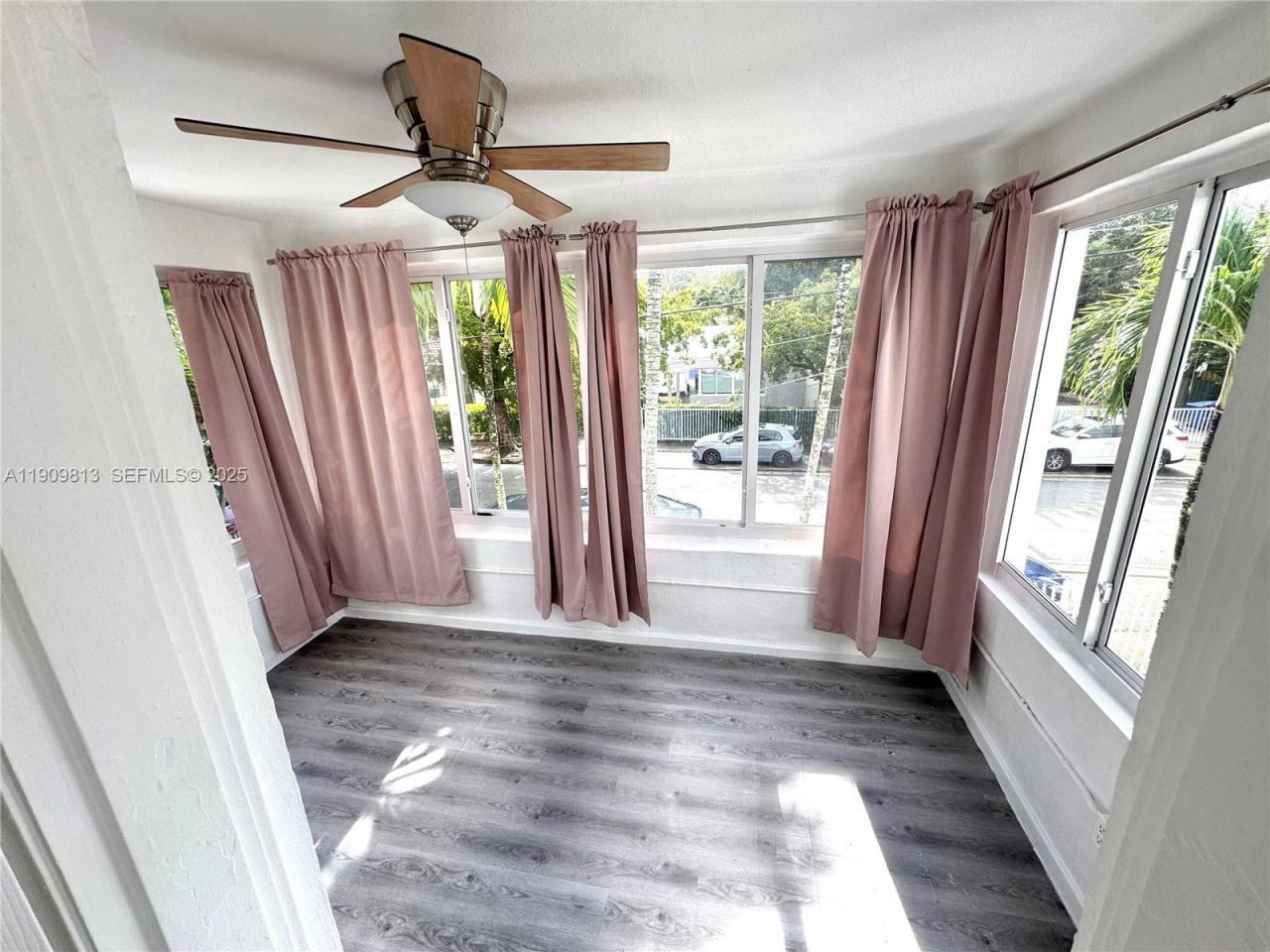 555 NE 70th St, Miami, FL 33138 Photo