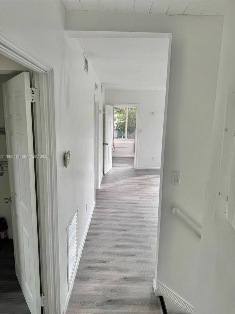 555 NE 70th St, Miami, FL 33138 Photo