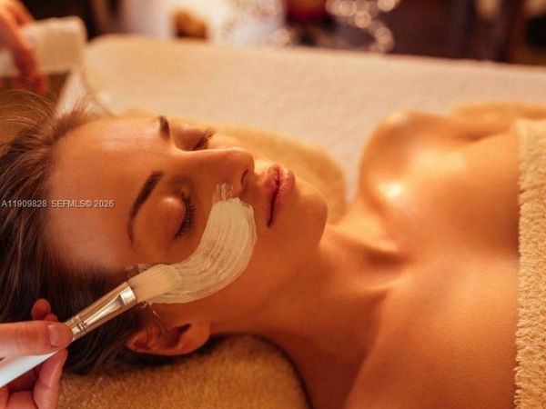 Newly Built Turn-Key Spa in High-Traffic Shopping, Doral, FL 33172