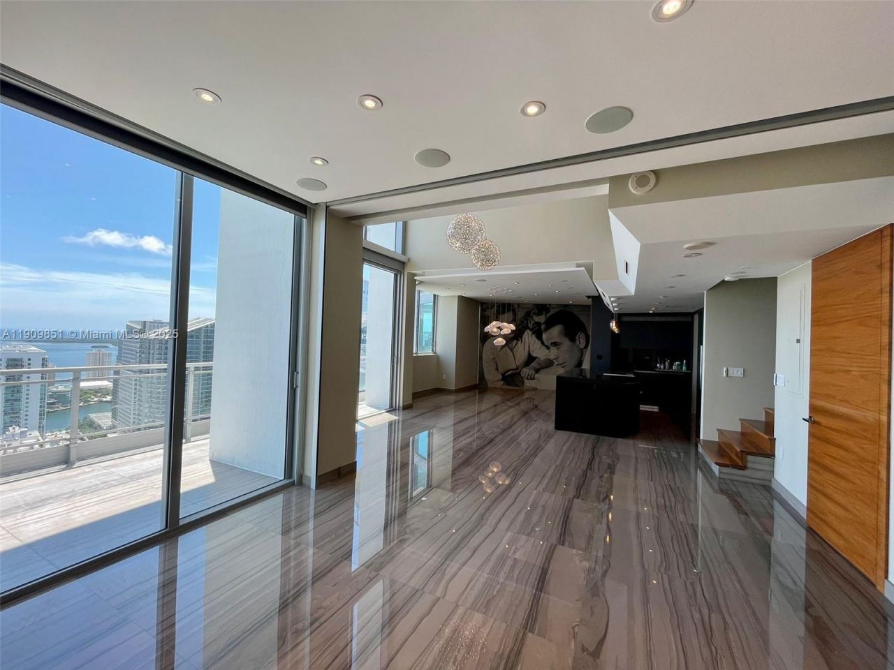 92 SW 3rd St, Unit PH5213, Miami, FL 33130 Photo