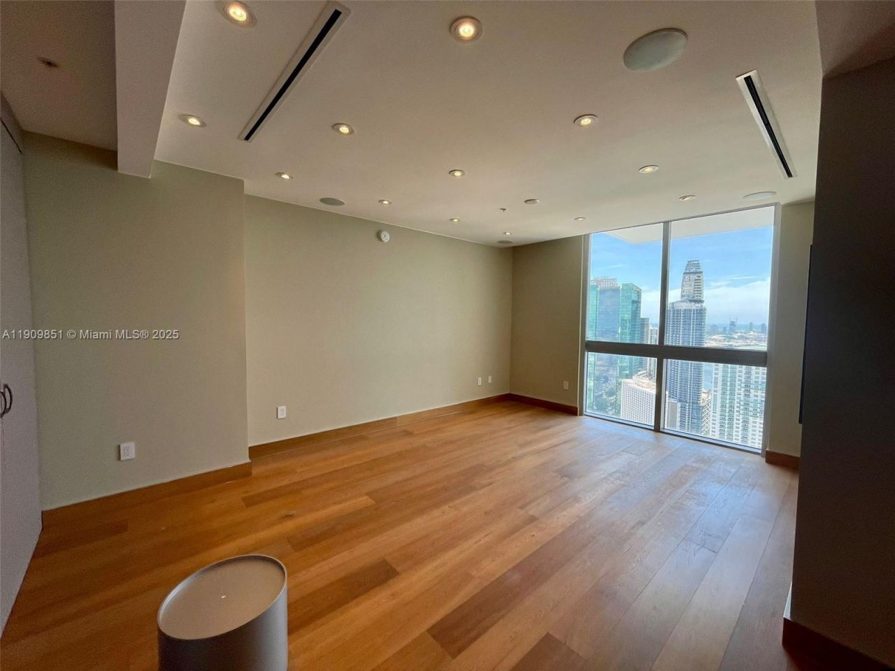 92 SW 3rd St, Unit PH5213, Miami, FL 33130 Photo