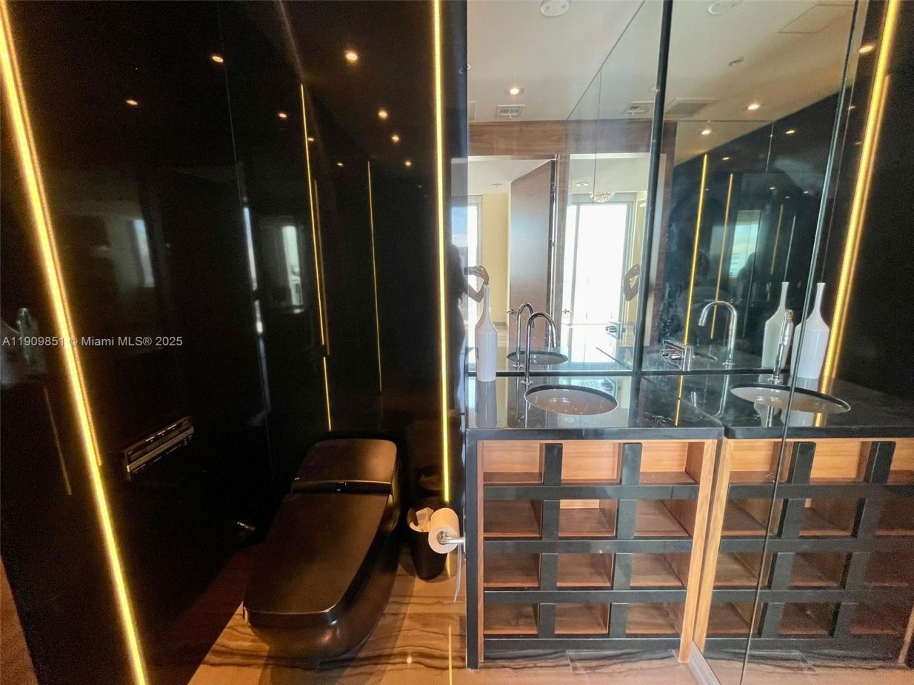 92 SW 3rd St, Unit PH5213, Miami, FL 33130 Photo