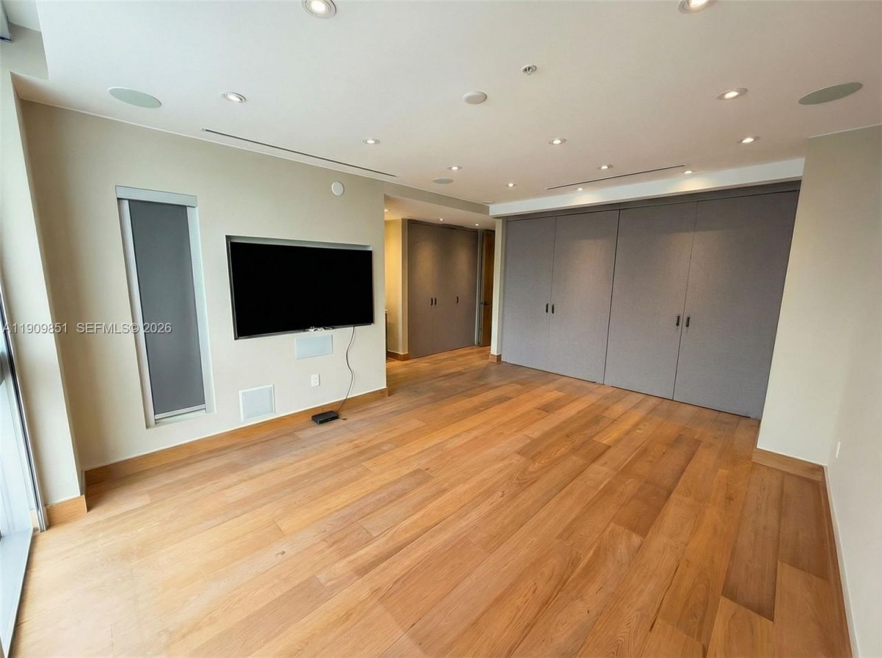 92 SW 3rd St, Unit PH5213, Miami, FL 33130 Photo