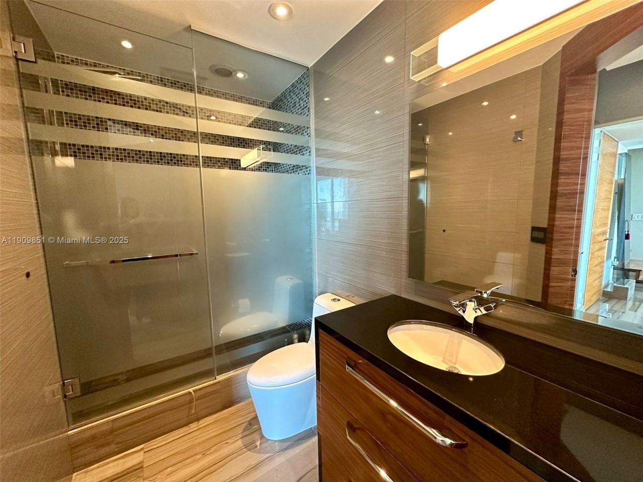 92 SW 3rd St, Unit PH5213, Miami, FL 33130 Photo