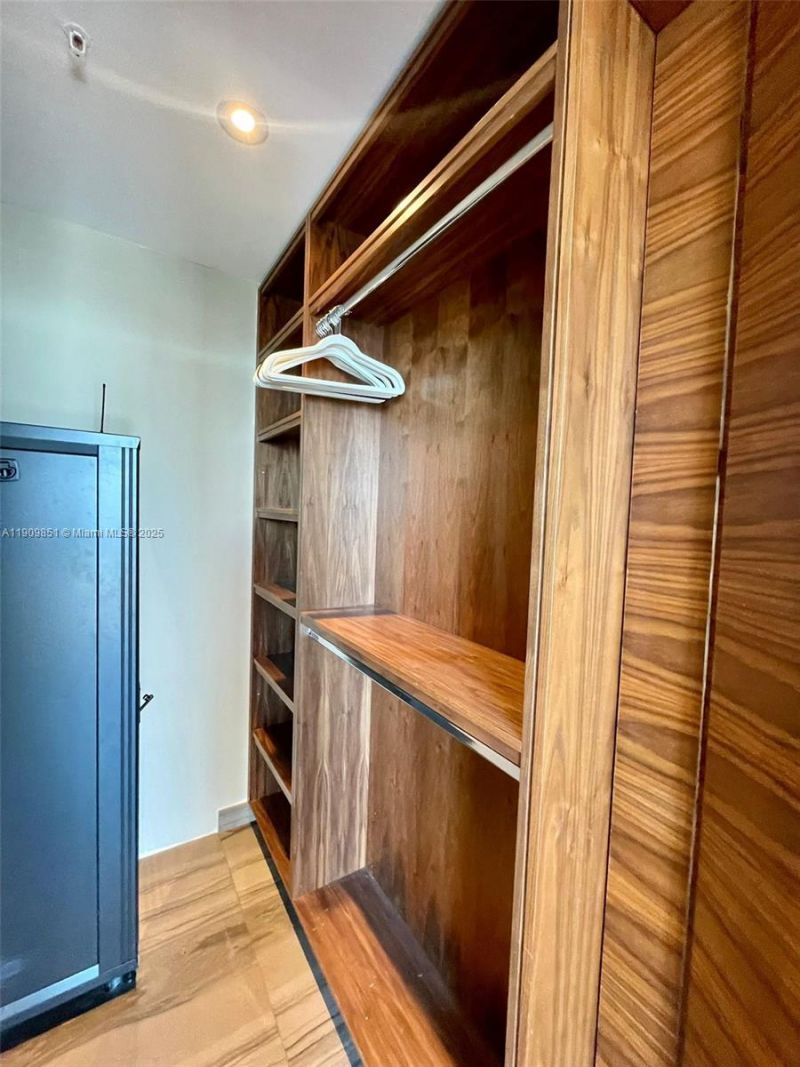 92 SW 3rd St, Unit PH5213, Miami, FL 33130 Photo