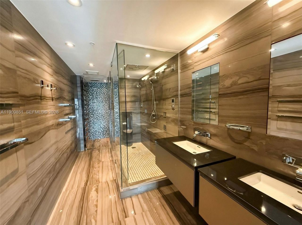 92 SW 3rd St, Unit PH5213, Miami, FL 33130 Photo