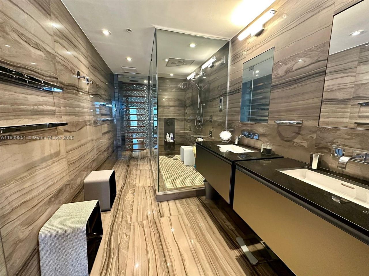 92 SW 3rd St, Unit PH5213, Miami, FL 33130 Photo