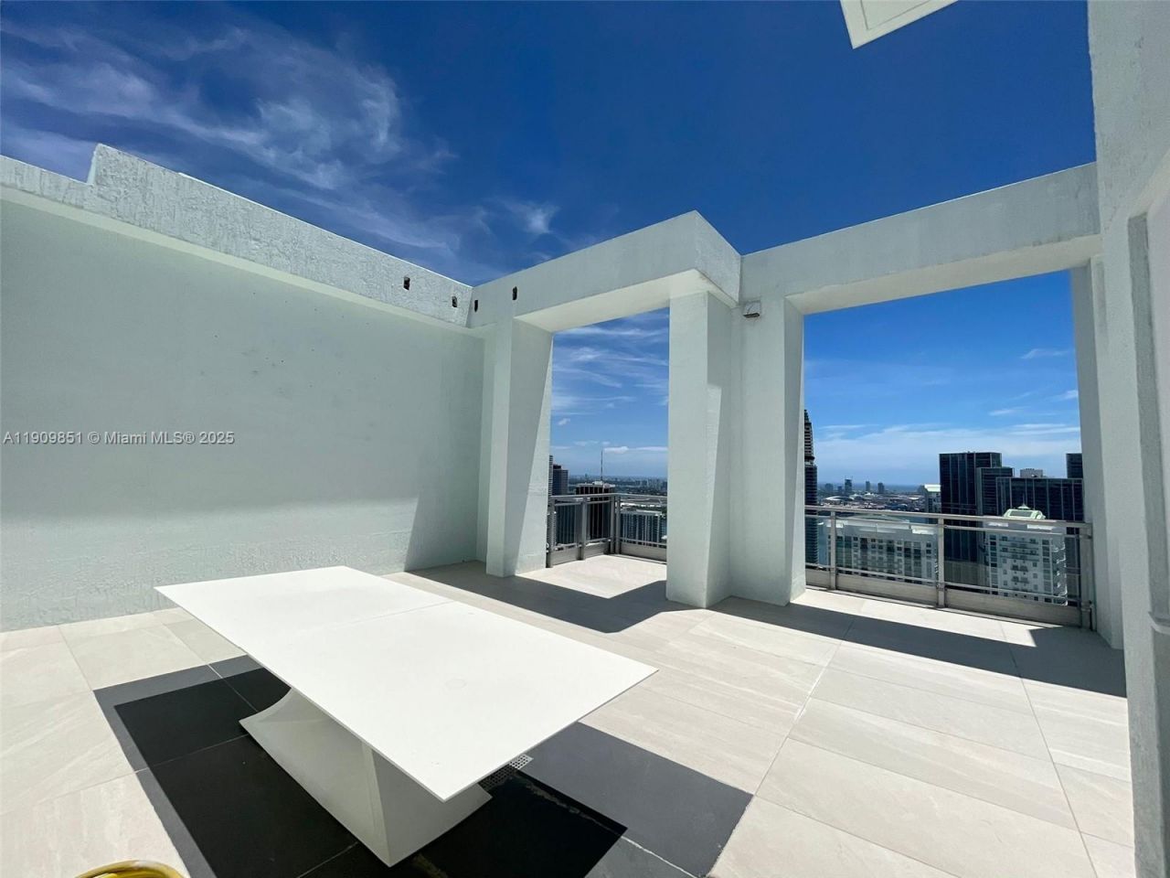 92 SW 3rd St, Unit PH5213, Miami, FL 33130 Photo