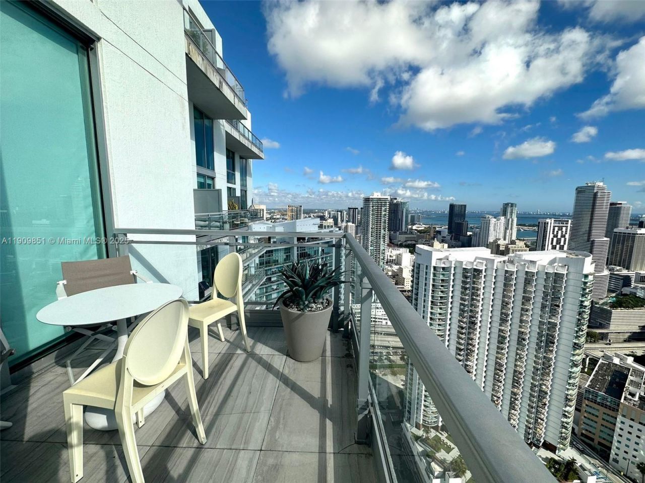 92 SW 3rd St, Unit PH5213, Miami, FL 33130 Photo
