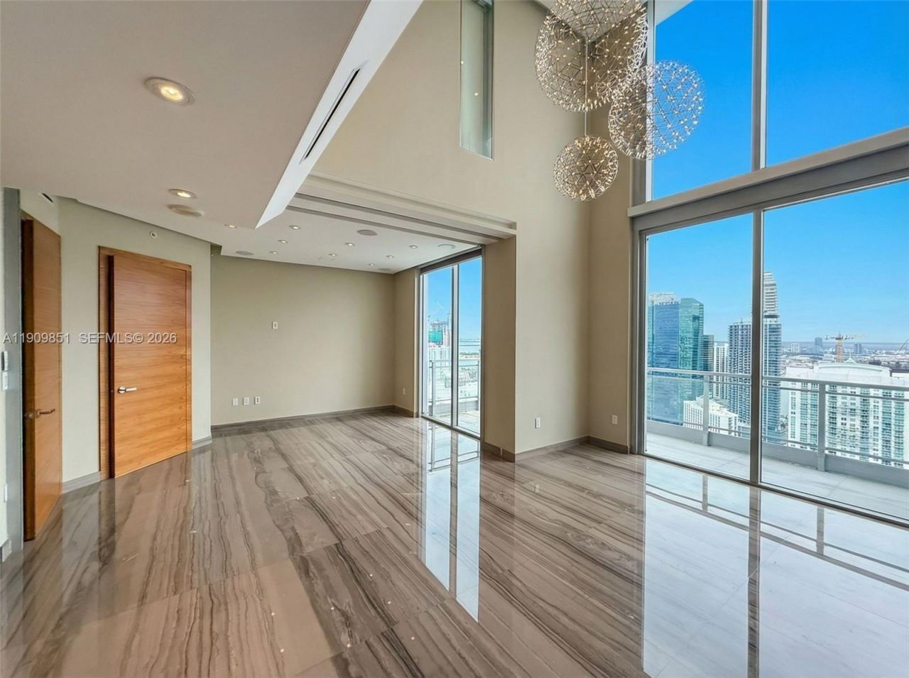 92 SW 3rd St, Unit PH5213, Miami, FL 33130 Photo