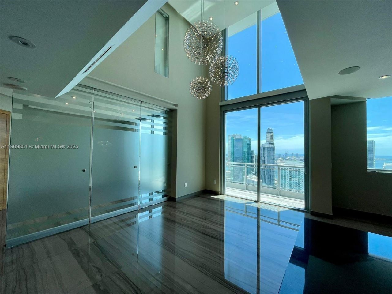 92 SW 3rd St, Unit PH5213, Miami, FL 33130 Photo