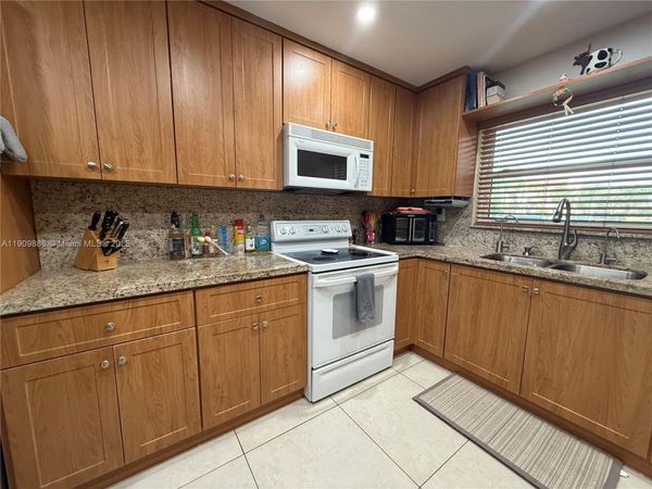 9741 Sunrise Lakes Blvd, Unit 107, Sunrise, FL 33322