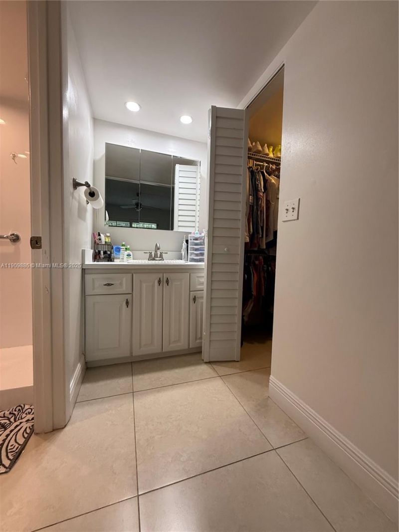 9741 Sunrise Lakes Blvd, Unit 107, Sunrise, FL 33322 Photo