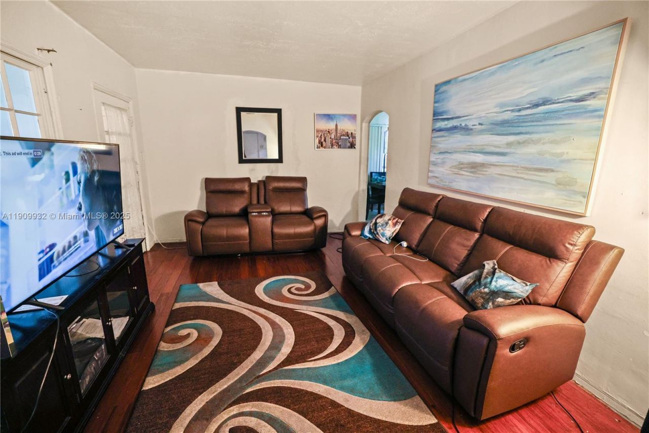 751 NW 64th St, Miami, FL 33150 Photo