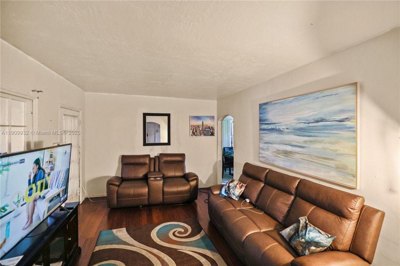 751 NW 64th St, Miami, FL 33150 Photo