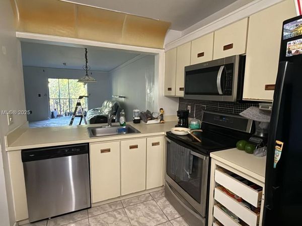 430 NE 210th Cir Ter, Unit 203-3, Miami, FL 33179