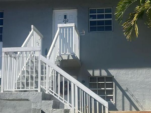 438 NE 210th Cir Ter, Unit 202-4B, Miami, FL 33179