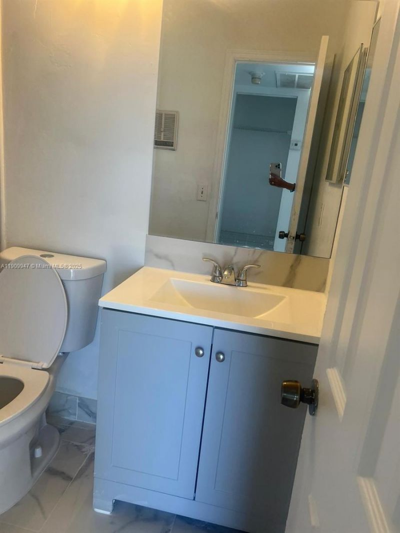 438 NE 210th Cir Ter, Unit 202-4B, Miami, FL 33179 Photo