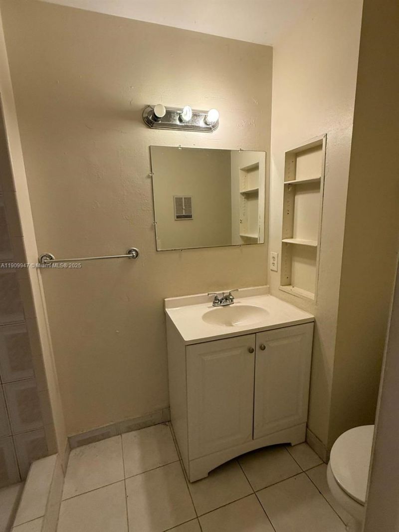 438 NE 210th Cir Ter, Unit 202-4B, Miami, FL 33179 Photo