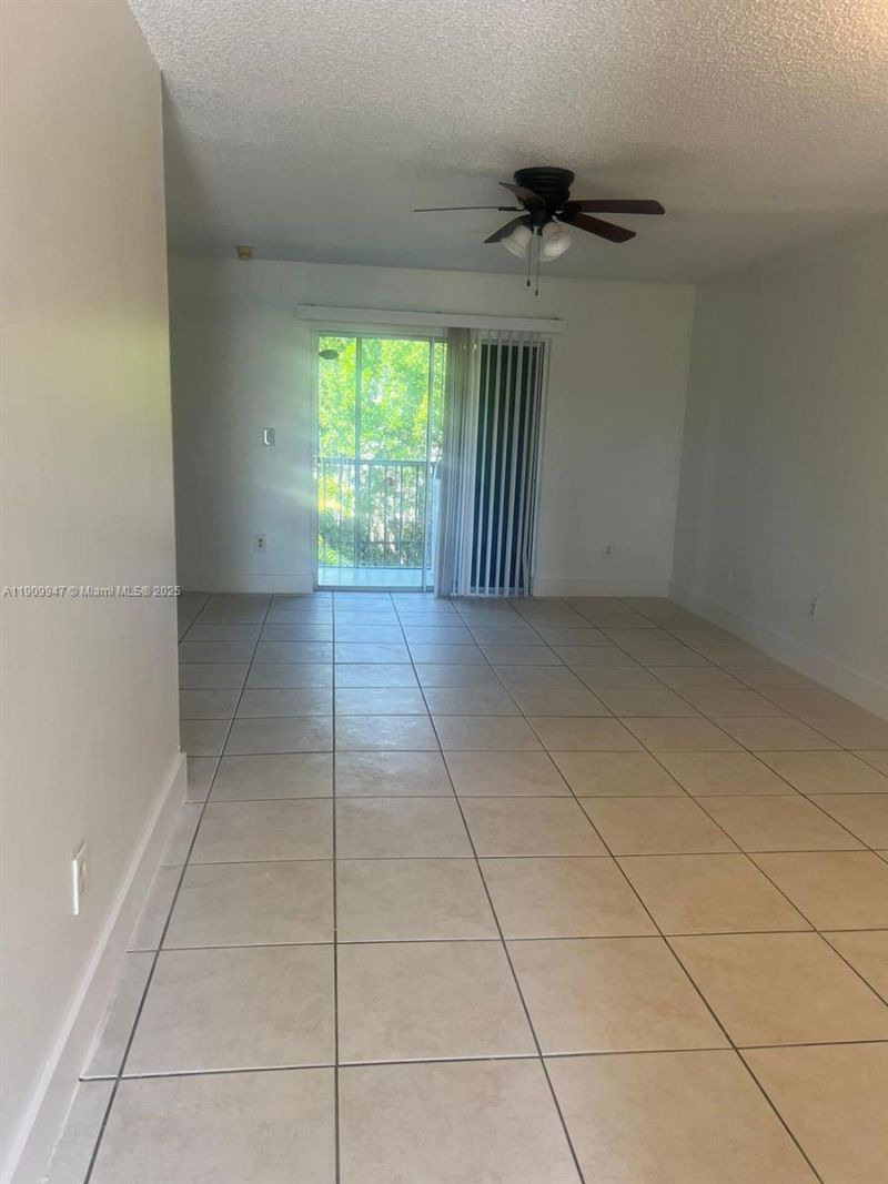438 NE 210th Cir Ter, Unit 202-4B, Miami, FL 33179 Photo