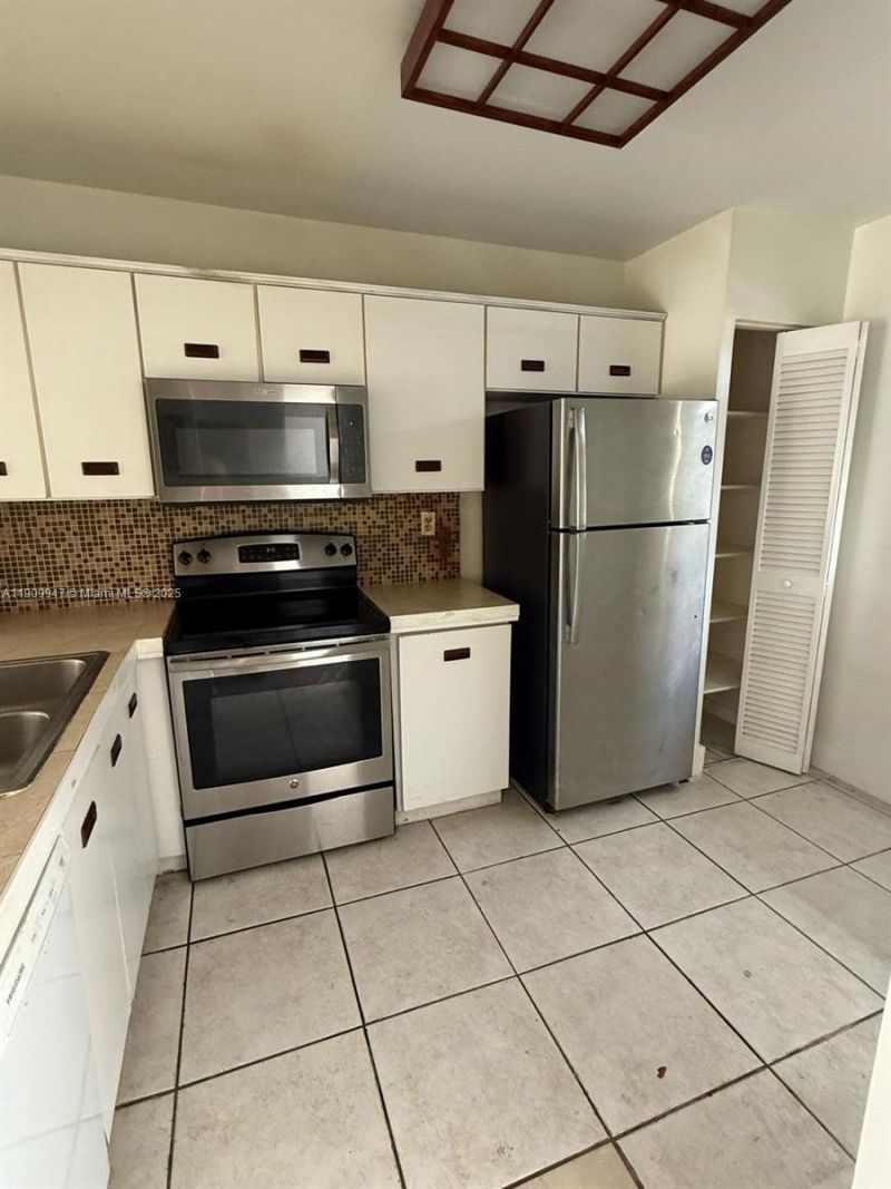 438 NE 210th Cir Ter, Unit 202-4B, Miami, FL 33179 Photo
