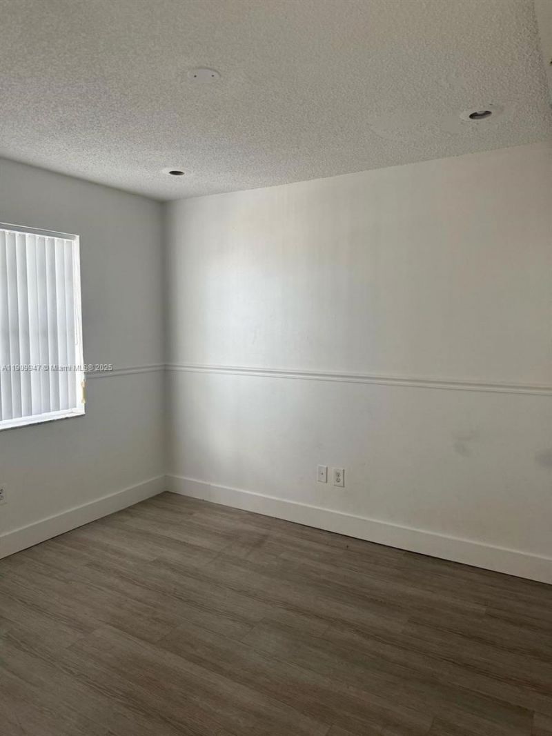 438 NE 210th Cir Ter, Unit 202-4B, Miami, FL 33179 Photo