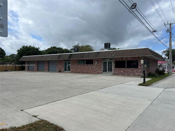1001 W Midway Rd, Fort Pierce, FL 34982