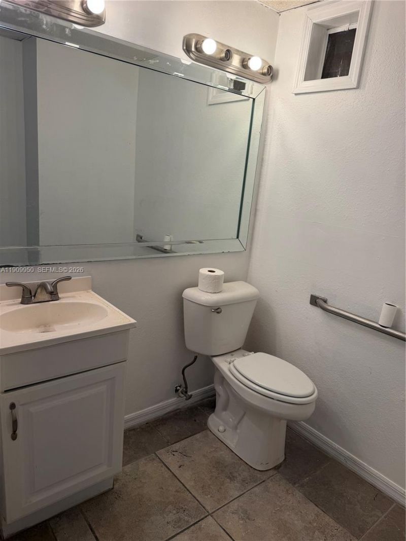 1001 W Midway Rd, Fort Pierce, FL 34982 Photo