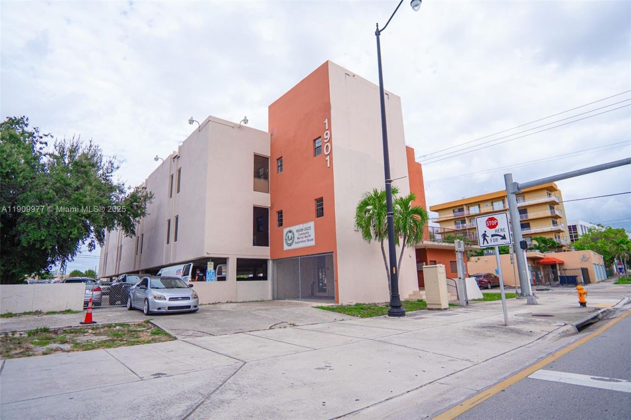 1901 SW 1st St, Miami, FL 33135 Photo