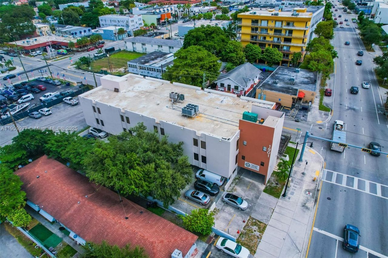 1901 SW 1st St, Miami, FL 33135 Photo