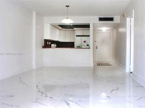 16465 NE 22nd Ave, Unit 116, North Miami Beach, FL 33160