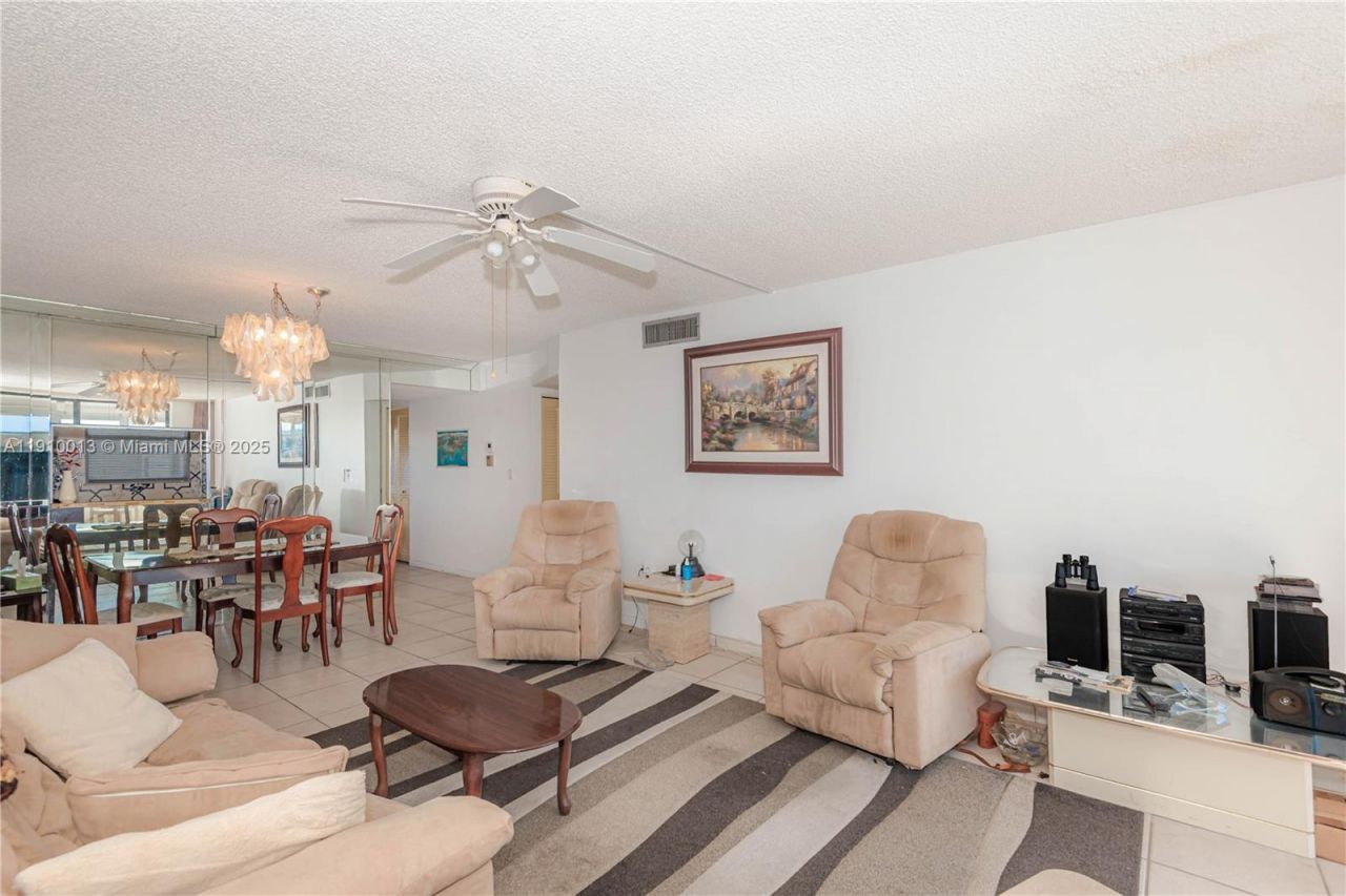 2800 Somerset Dr, Unit 402J, Lauderdale Lakes, FL 33311 Photo