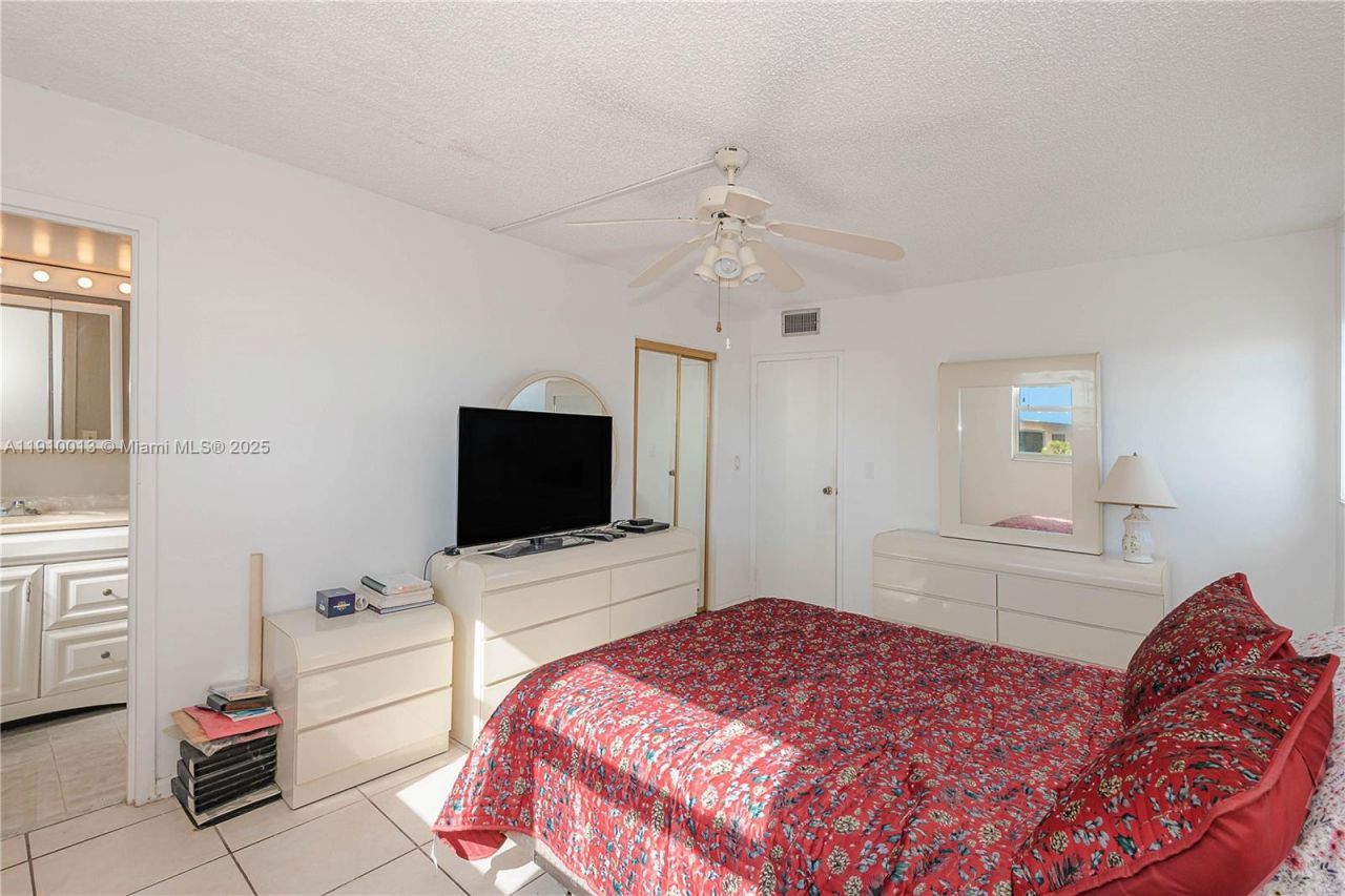 2800 Somerset Dr, Unit 402J, Lauderdale Lakes, FL 33311 Photo