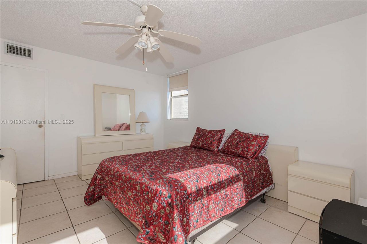 2800 Somerset Dr, Unit 402J, Lauderdale Lakes, FL 33311 Photo