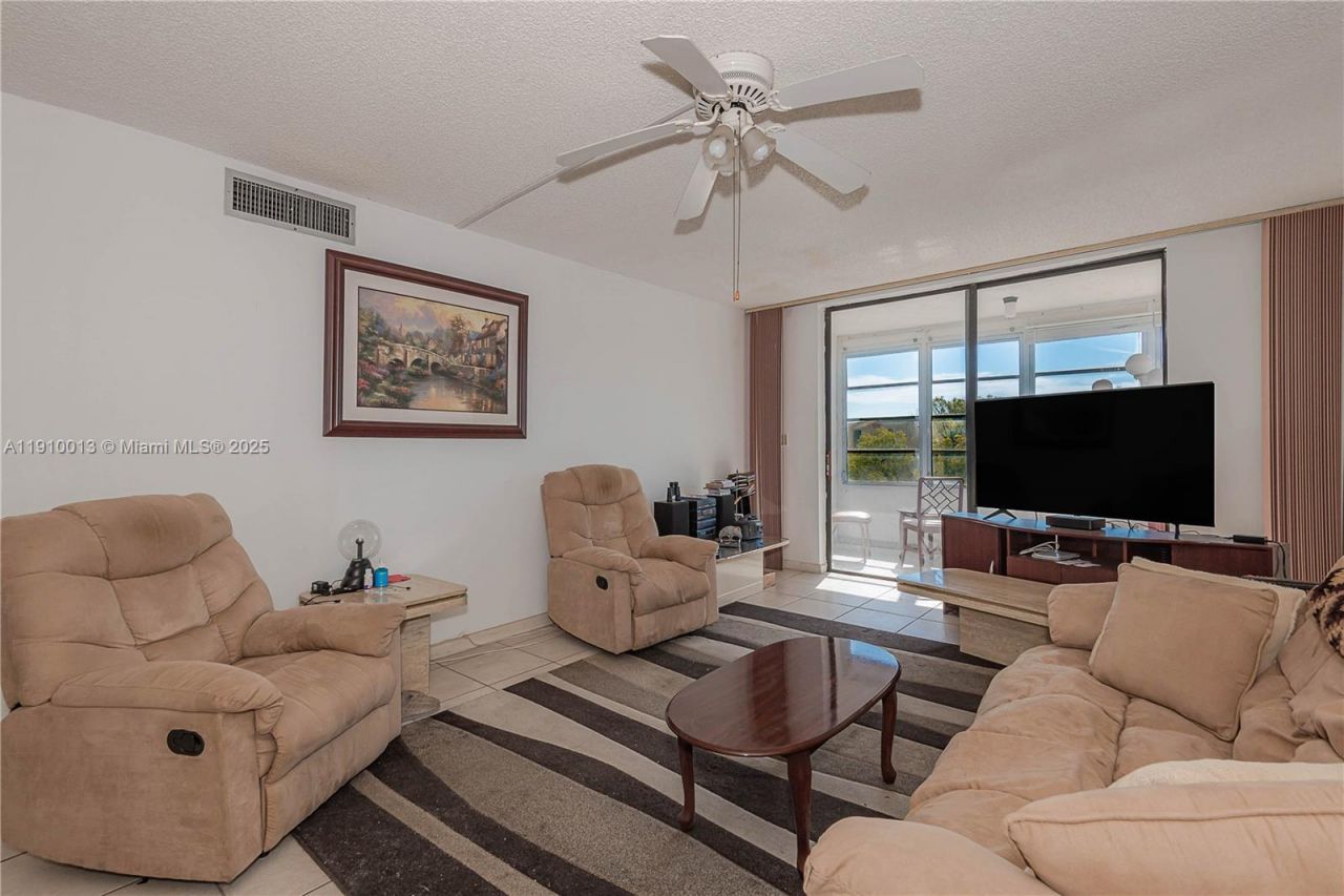 2800 Somerset Dr, Unit 402J, Lauderdale Lakes, FL 33311 Photo