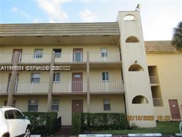 8400 Sunrise Lakes Blvd, Unit 106, Sunrise, FL 33322