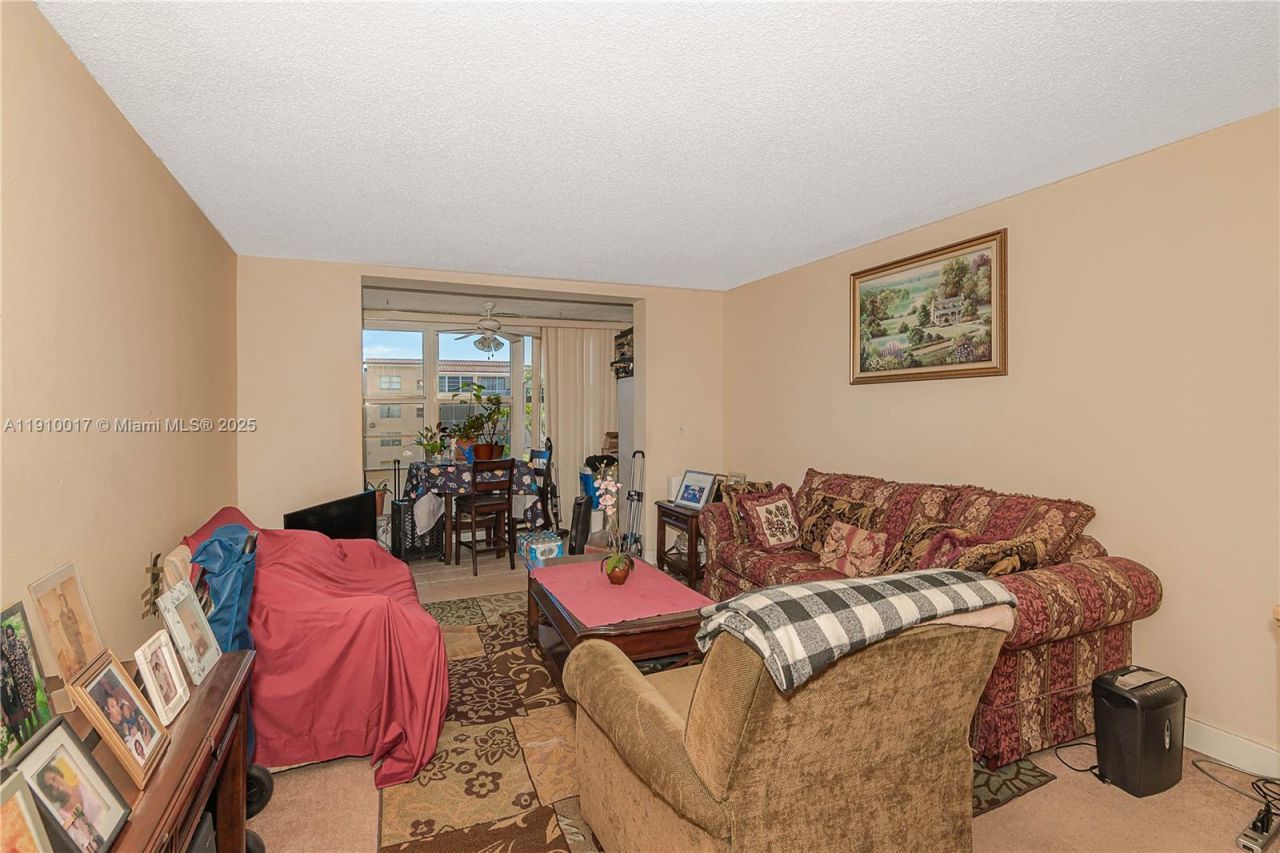 2850 Somerset Dr, Unit 308L, Lauderdale Lakes, FL 33311 Photo