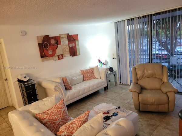 1400 Saint Charles Pl, Unit 215, Pembroke Pines, FL 33026