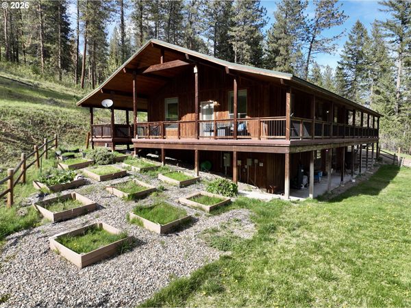 48144 E PINE CREEK RD, Halfway, OR 97834