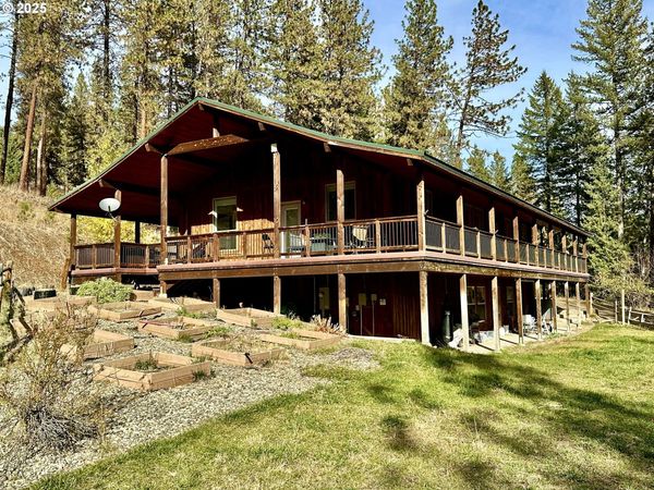 48144 E PINE CREEK RD, Halfway, OR 97834