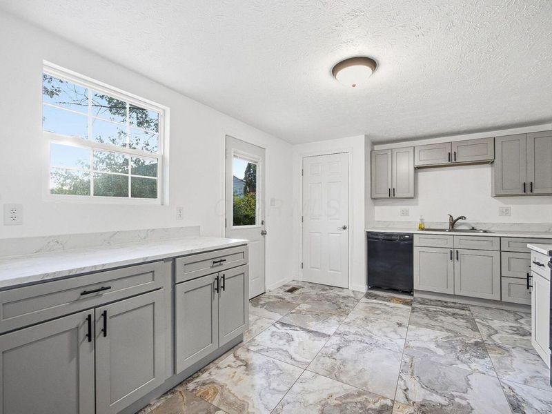 1830 Winding Hollow Drive, Columbus, OH 43223 Photo 18