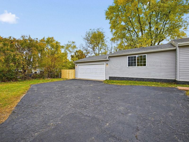 1830 Winding Hollow Drive, Columbus, OH 43223 Photo 5