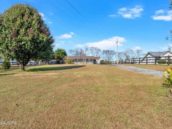 673 Ross Drive, Dandridge, TN 37725