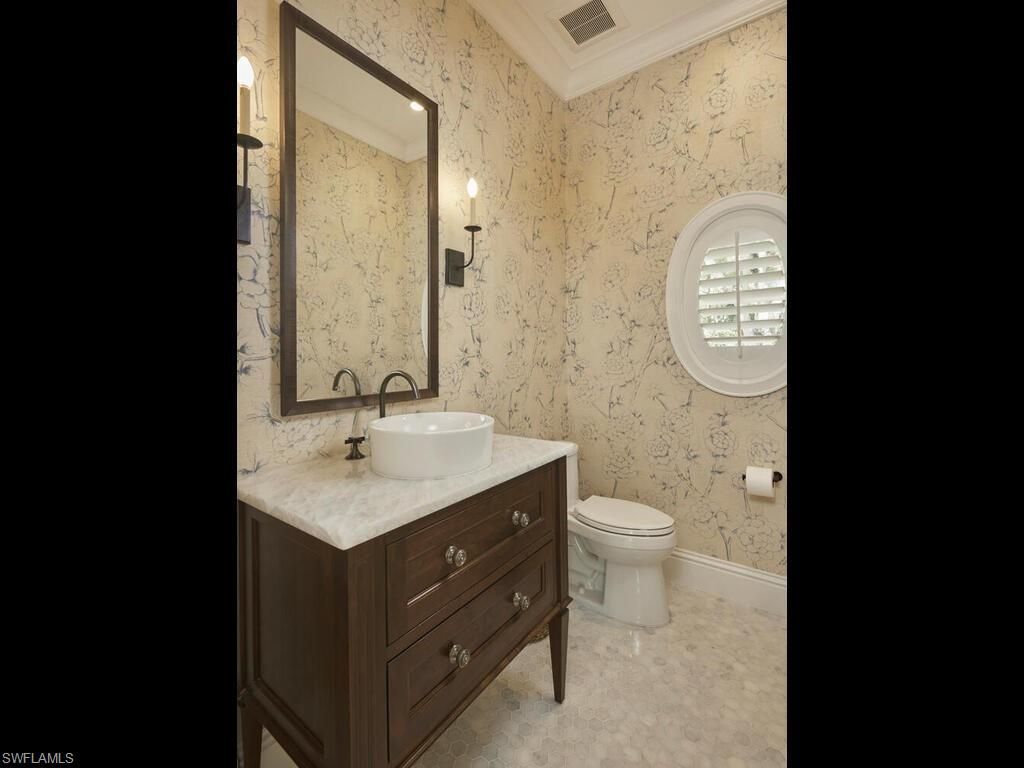 570 2nd Ave N, Naples, FL 34102 Photo