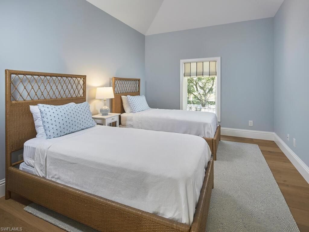 570 2nd Ave N, Naples, FL 34102 Photo