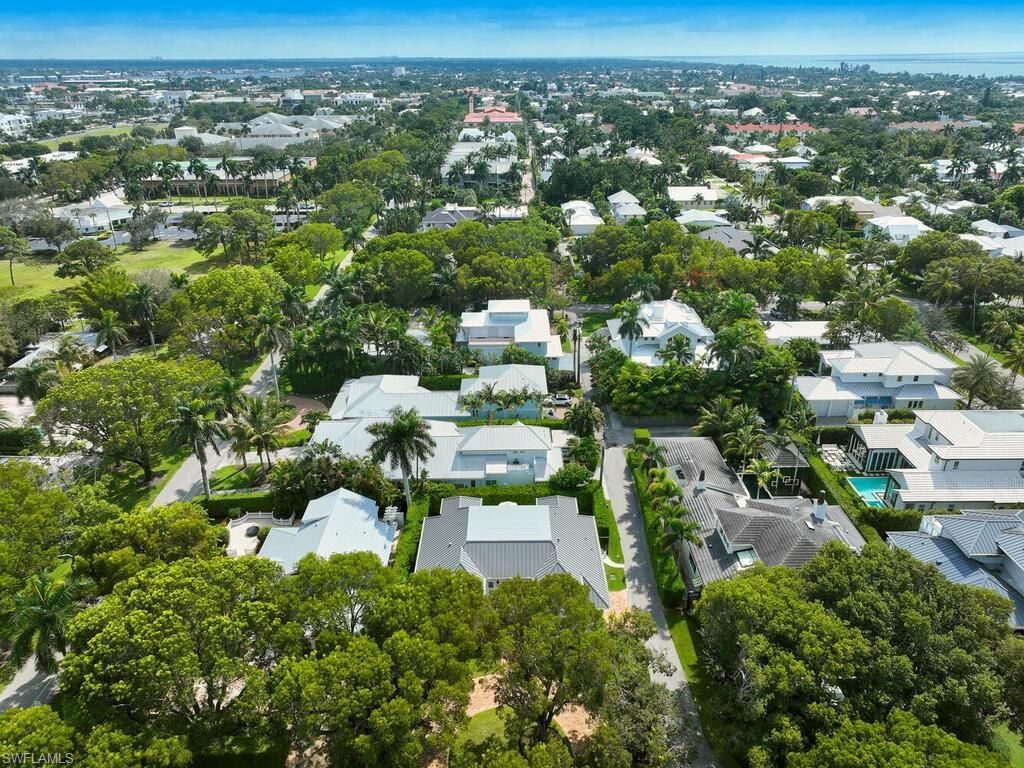 570 2nd Ave N, Naples, FL 34102 Photo