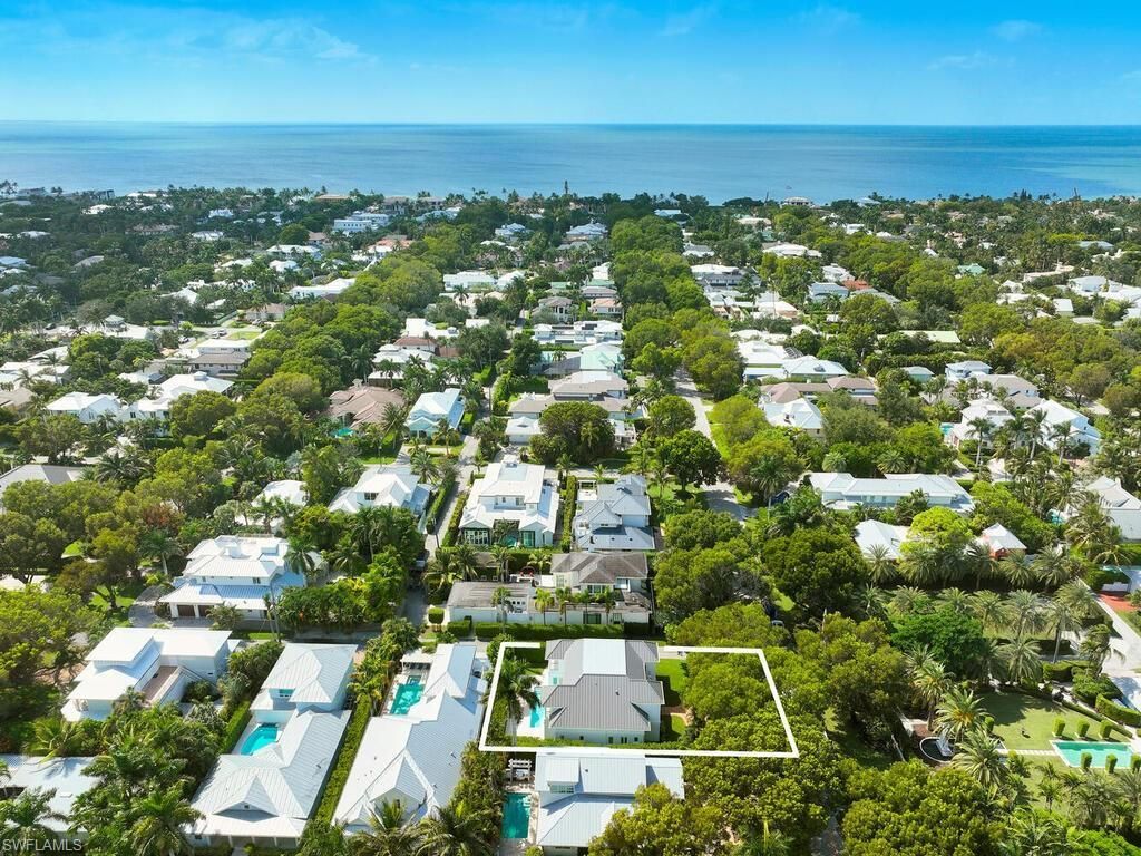 570 2nd Ave N, Naples, FL 34102 Photo