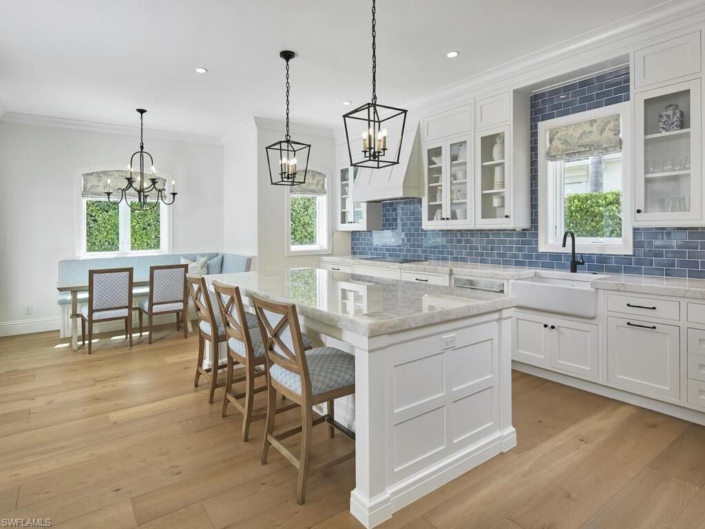 570 2nd Ave N, Naples, FL 34102 Photo